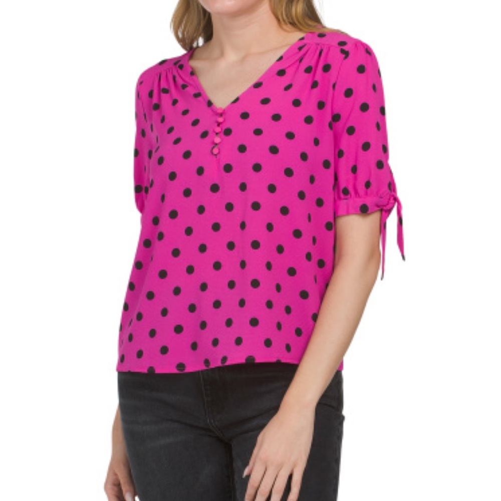 CECE
Short Sleeve V-Neck Disco Dot Blouse With Sleeve Ties